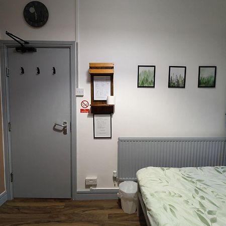 R3 - Cozy Small Double - City & Beach Access, Wifi, Free Parking - Self Catering Swansea Extérieur photo