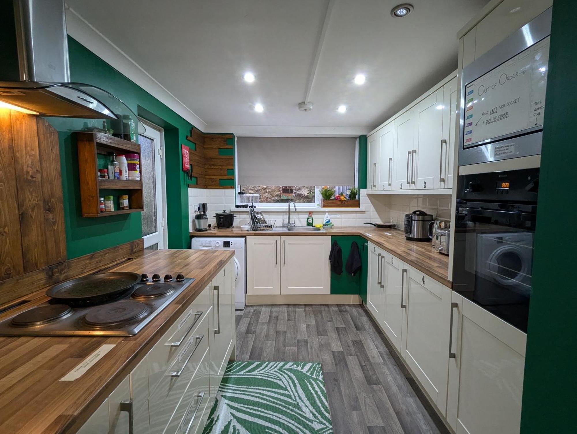 R3 - Cozy Small Double - City & Beach Access, Wifi, Free Parking - Self Catering Swansea Extérieur photo