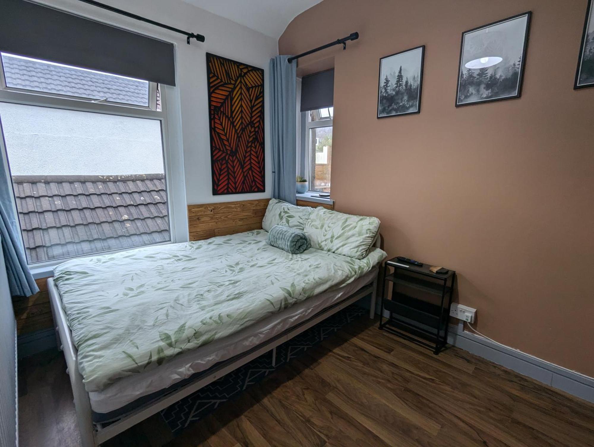 R3 - Cozy Small Double - City & Beach Access, Wifi, Free Parking - Self Catering Swansea Extérieur photo