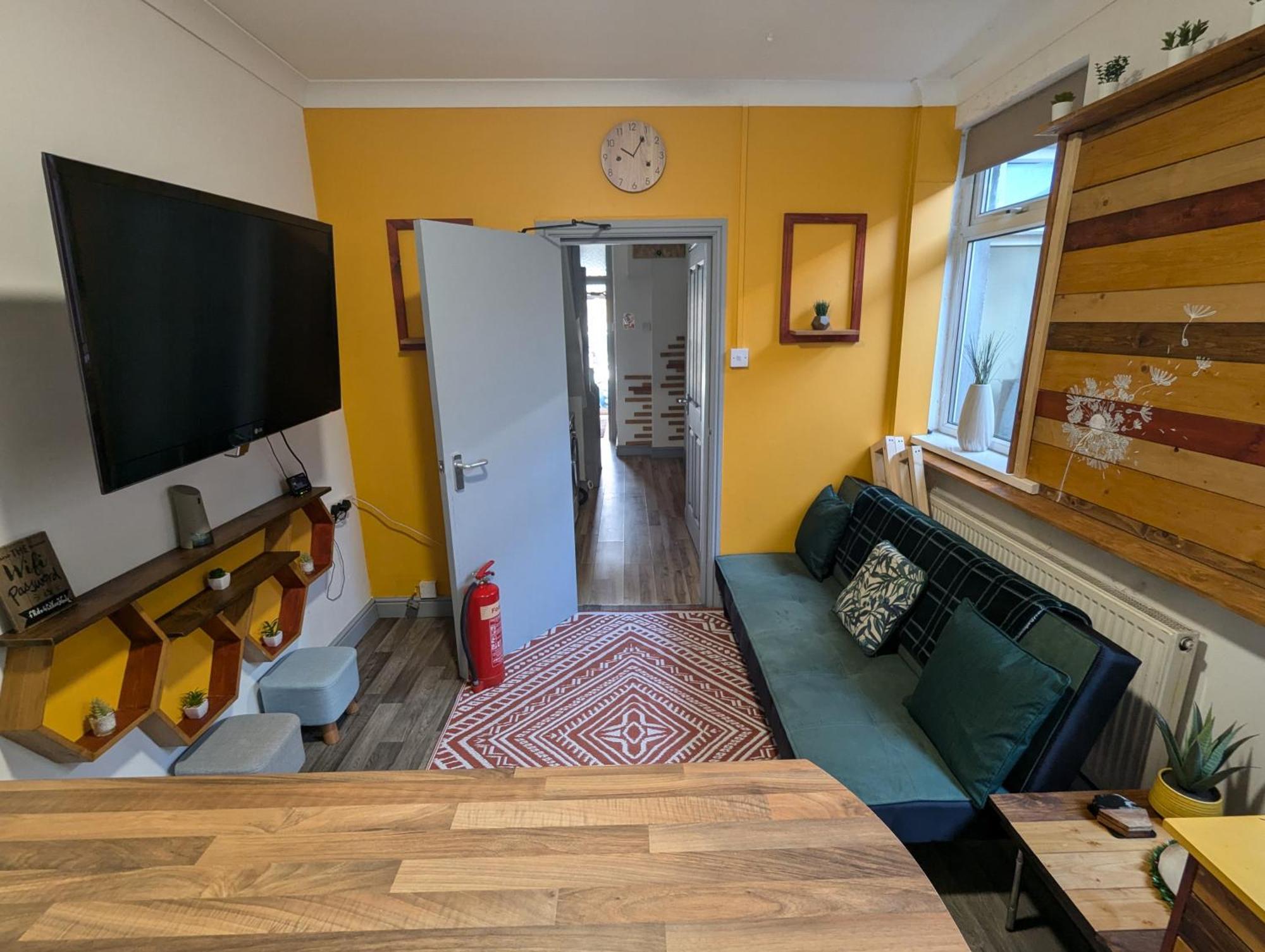 R3 - Cozy Small Double - City & Beach Access, Wifi, Free Parking - Self Catering Swansea Extérieur photo